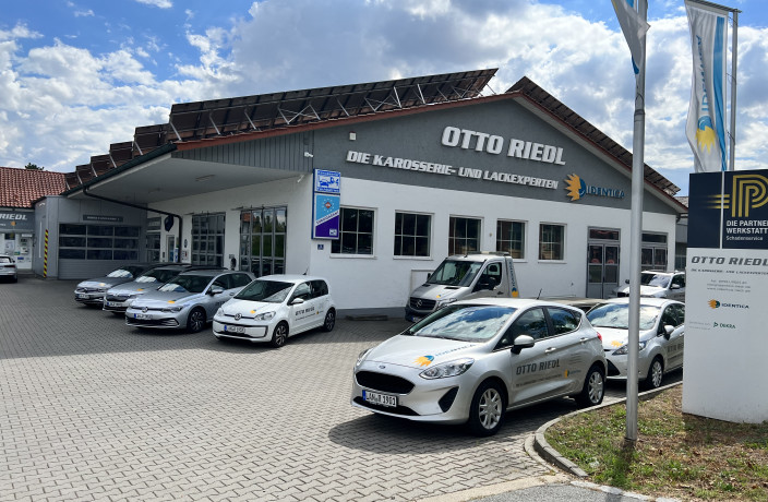 Beispielarbeit von Otto Riedl Fahrzeuglackierung Karosseriespenglerei GmbH - veröffentlicht auf Auto-Werkstatt.de